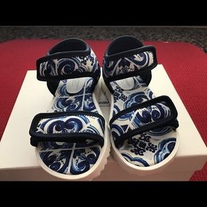 Dolce & Gabbanna toddler sandals size 26 (9)
